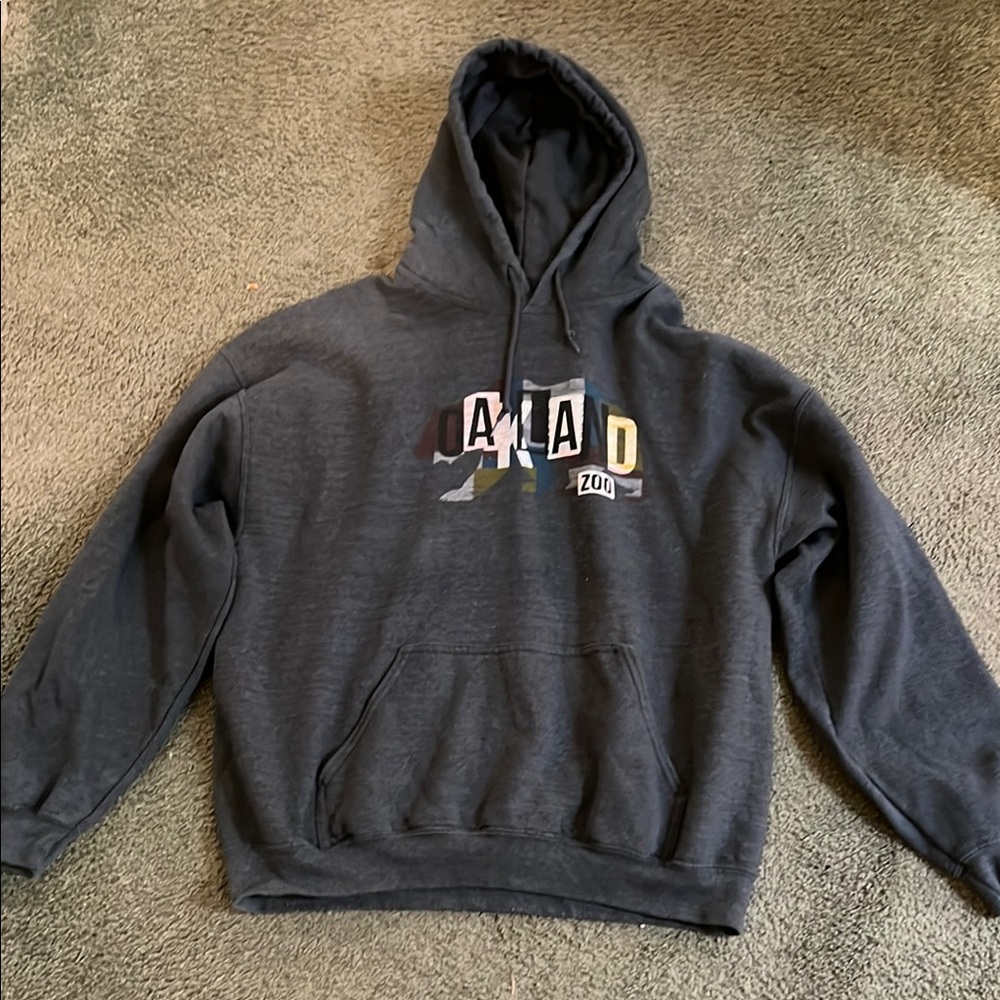 Gray XL Gildan Oakland Zoo Graphic Hoodie in perfect condition